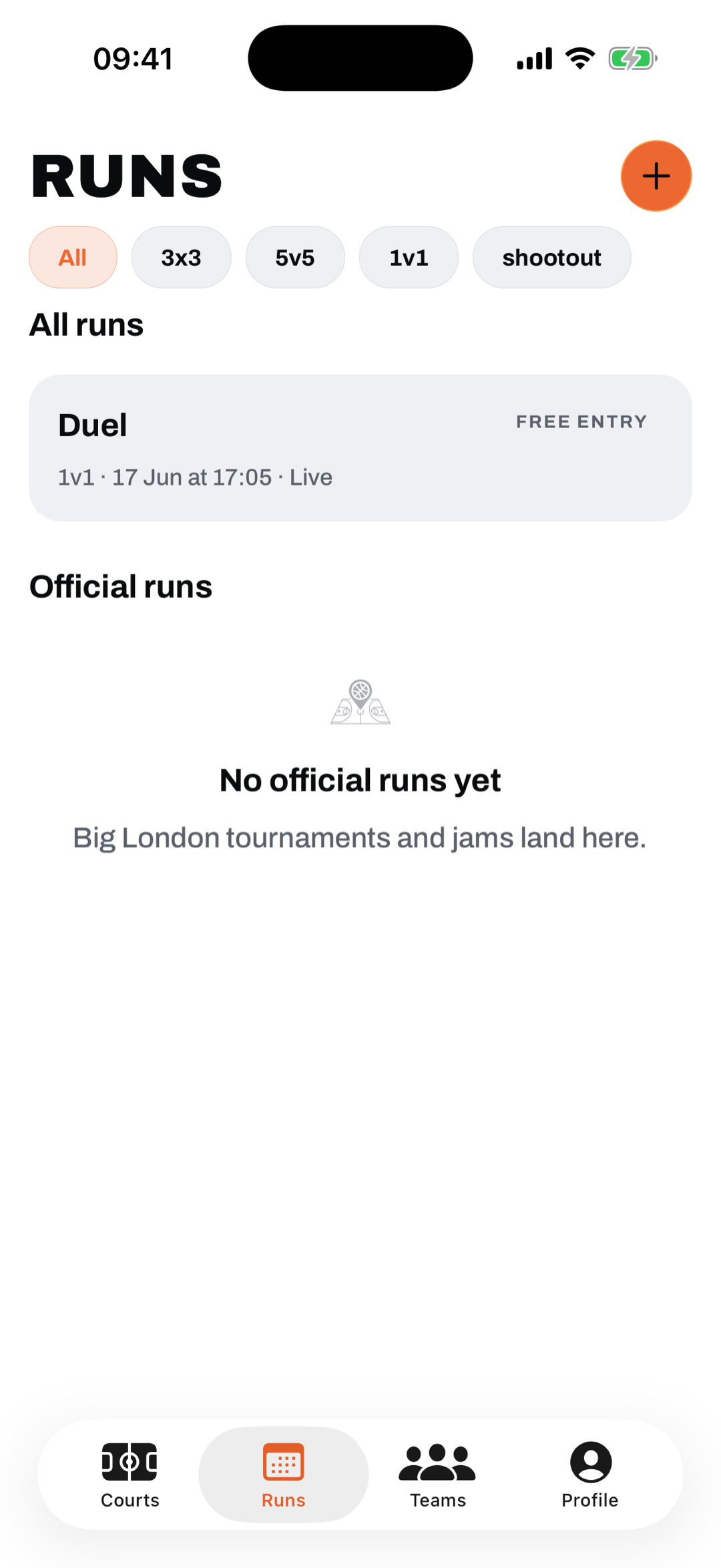 The runs feed showing a live community run plus the official runs section, with format filters for 3x3, 5v5, 1v1 and shootout.